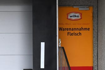 Die Warenannahme des Wurstherstellers Wilke im hessischen Twistetal: Die Nahrungsmittel-Gewerkschaft NGG erhebt schwere Vorwürfe gegen die Firma.