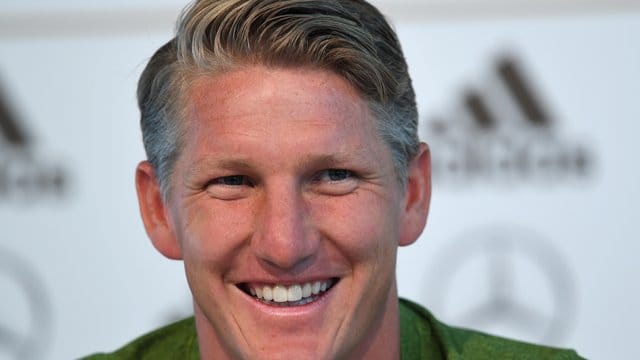 Möchte dem Fußball erhalten bleiben: Bastian Schweinsteiger. Möchte dem Fußball erhalten bleiben: Bastian Schweinsteiger.