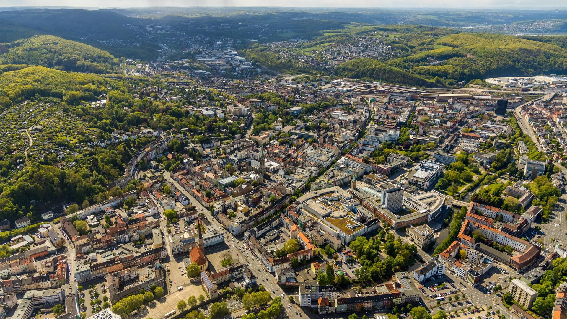 Luftbild von Hagen Mitte: In der Stadt lebten Ende Juni 2019 laut Statistik etwas weniger Einwohner als im Jahr zuvor. (Symbolbild)