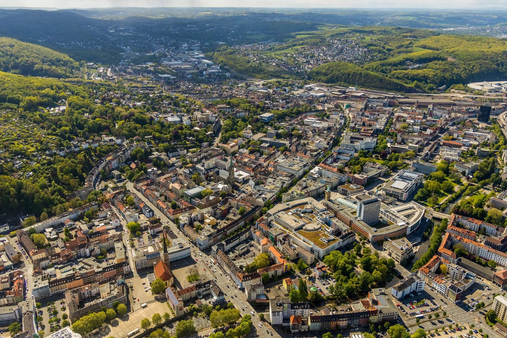 Luftbild von Hagen Mitte: In der Stadt lebten Ende Juni 2019 laut Statistik etwas weniger Einwohner als im Jahr zuvor. (Symbolbild)