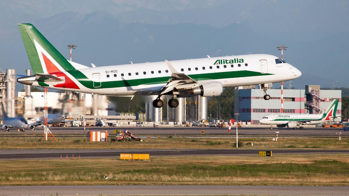 Ein Flugzeug der Alitalia: Seit Monaten wird an einem Rettungsplan für die Fluggesellschaft gearbeitet.