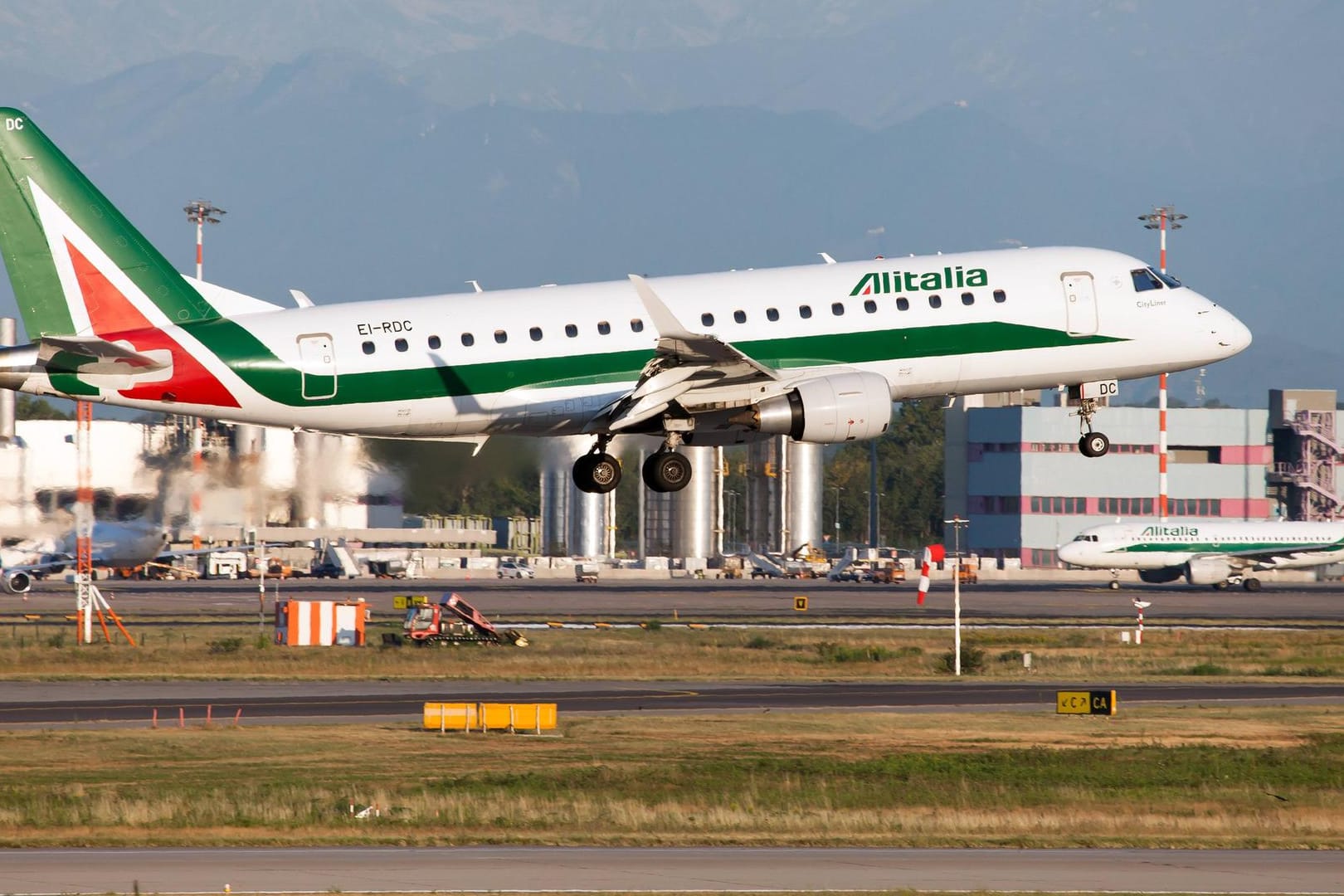 Ein Flugzeug der Alitalia: Seit Monaten wird an einem Rettungsplan für die Fluggesellschaft gearbeitet. Ein Flugzeug der Alitalia: Seit Monaten wird an einem Rettungsplan für die Fluggesellschaft gearbeitet.