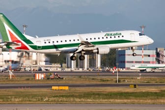 Ein Flugzeug der Alitalia: Seit Monaten wird an einem Rettungsplan für die Fluggesellschaft gearbeitet.