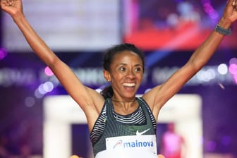 Zieleinlauf von Meskerem Assefa beim Mainova Frankfurt Marathon 2018: Auch dieses Jahr geht sie wieder an den Start.