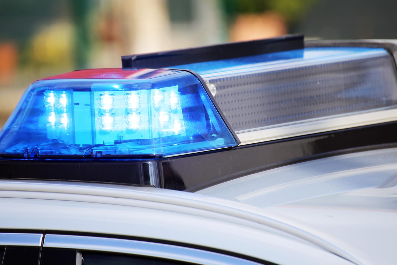 Wegen Missbrauchsverdacht: Polizei sucht nach dem User einer Dating-App.