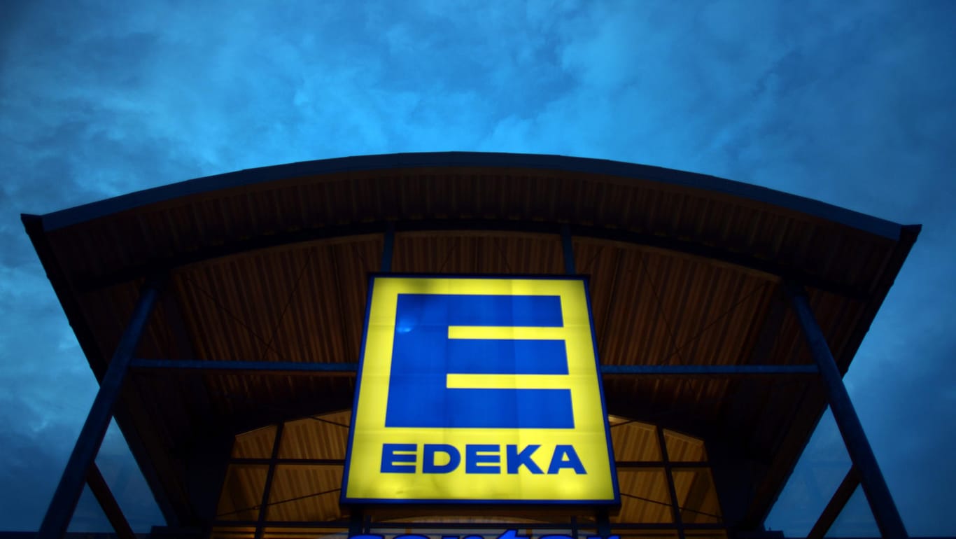 Leuchtreklame Edeka-Markt: Edeka erhofft sich mit Naturkind vor allem ein Neugeschäft.