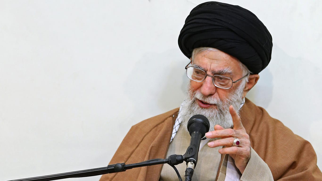 Irans oberster Führer Ajatollah Ali Chamenei: Laut ihm ist ein Atomwaffenprogramm "nach den islamischen Vorschriften absolut verboten."