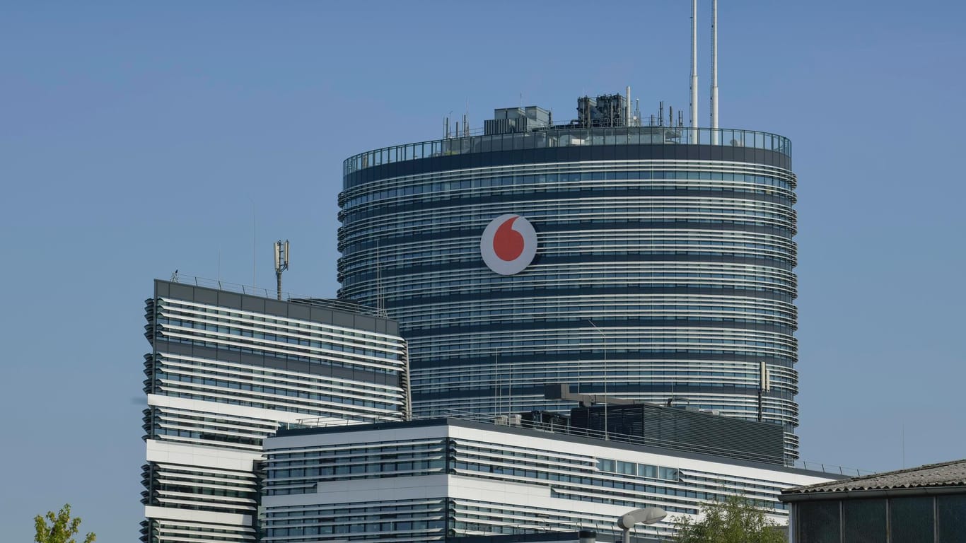 Deutschlandzentrale von Vodafone in Düsseldorf: Der Konzern will sich in seinen bestehenden Filialen mehr auf "Erlebnisse" konzentrieren.