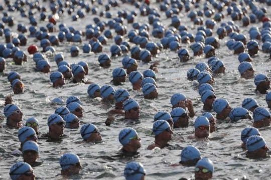 Triathleten aus aller Welt starten beim Ironman auf Hawaii.