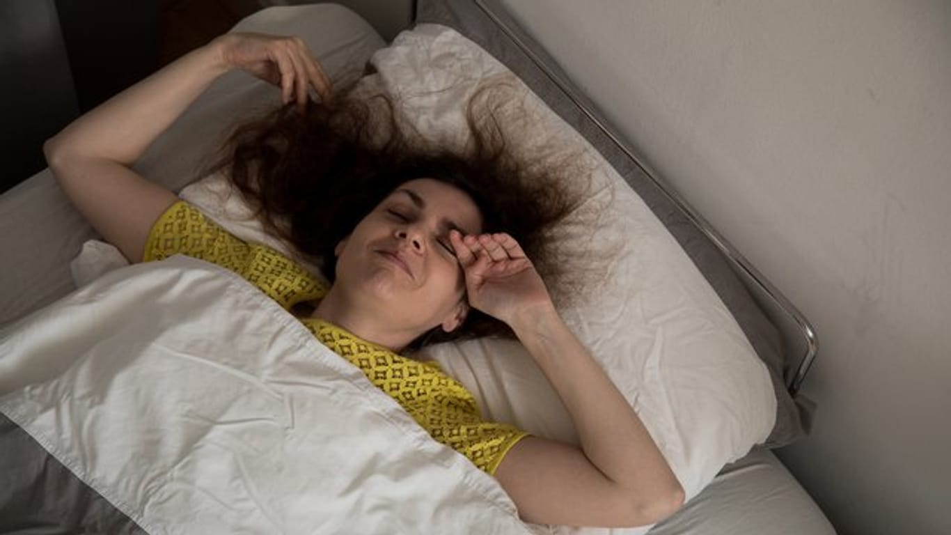 Wälzen statt schlummern: Chronische Schlafstörungen können Depressionen verursachen.