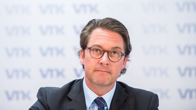 Verkehrsminister Scheuer steht unter Druck, weil er die Verträge zur Erhebung und Kontrolle der Maut mit Betreibern geschlossen hatte, bevor endgültige Rechtssicherheit bestand.