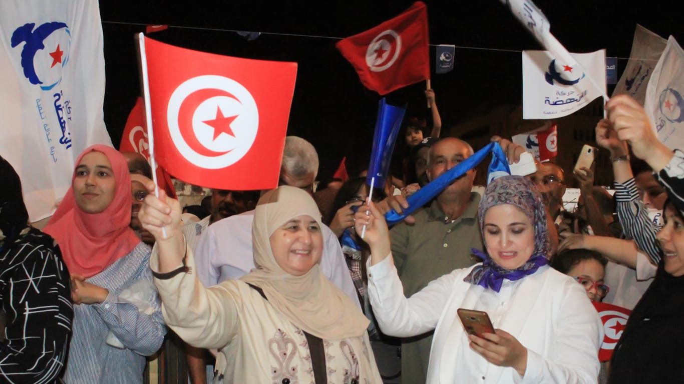 Anhänger der Ennahdha-Partei: Di Islamisten mussten viele Stimmen bei der Wahl einbüßen.