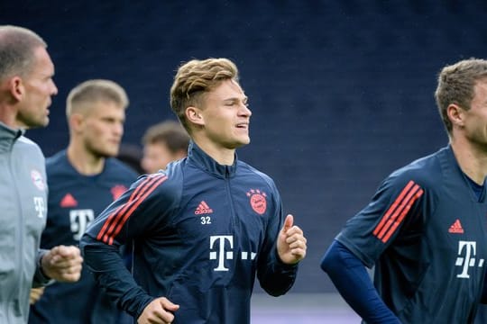 Noch gemeinsam beim FC Bayern: Joshua Kimmich (M) und Thomas Müller.