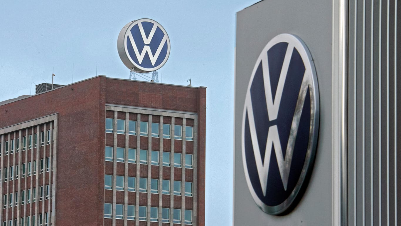 Emblem Volkswagen: Der Autobauer habe einer Klägerin vorsätzlich und unter Vorspiegelung falscher Tatsachen einen Schaden zugefügt.