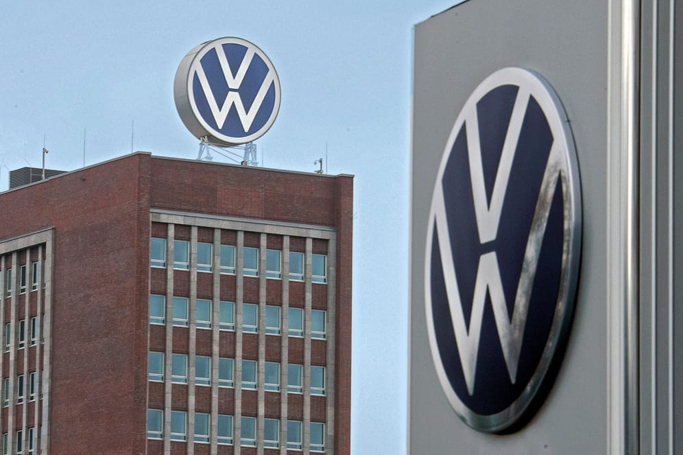 Emblem Volkswagen: Der Autobauer habe einer Klägerin vorsätzlich und unter Vorspiegelung falscher Tatsachen einen Schaden zugefügt.