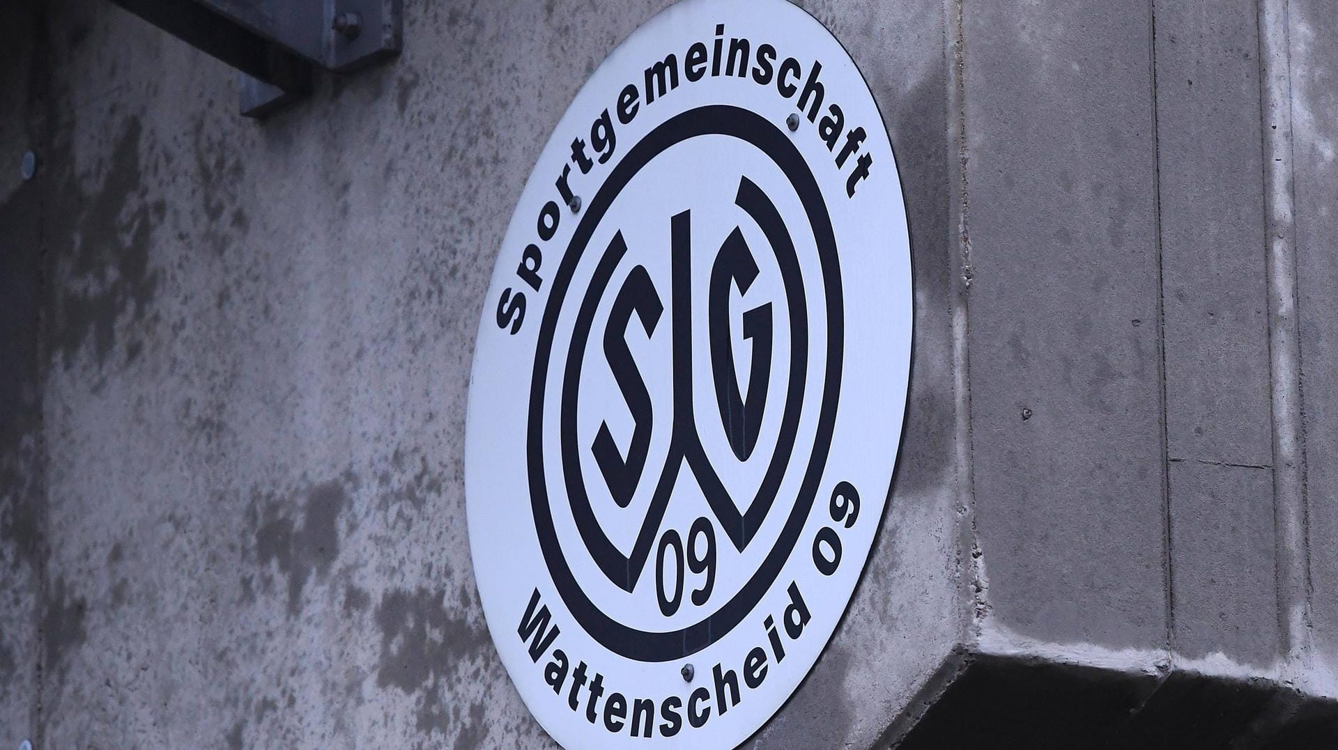 SG Wattenscheid 09: Der Traditionsverein ist zahlungsunfähig. SG Wattenscheid 09: Der Traditionsverein ist zahlungsunfähig.