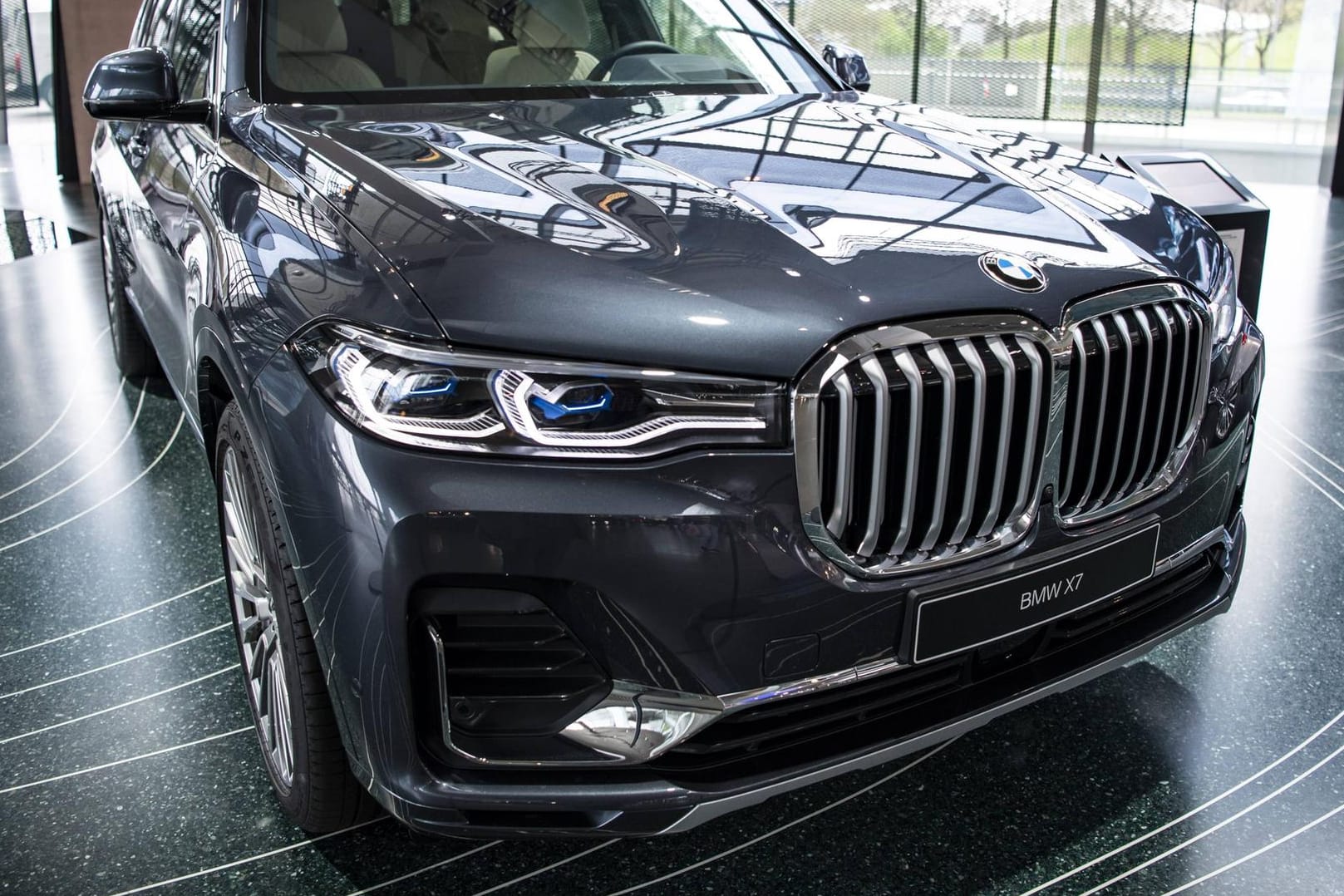 Der BMW X7: Der Hersteller habe sein Angebot mit dem SUV X7 und der neuen 8er-Baureihe stark ausgeweitet.