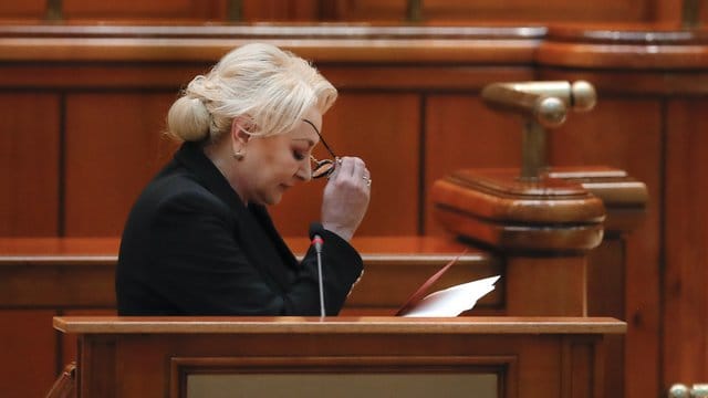 Die Regierung der rumänischen Ministerpräsidentin Viorica Dancila ist abgewählt worden. Die Regierung der rumänischen Ministerpräsidentin Viorica Dancila ist abgewählt worden.