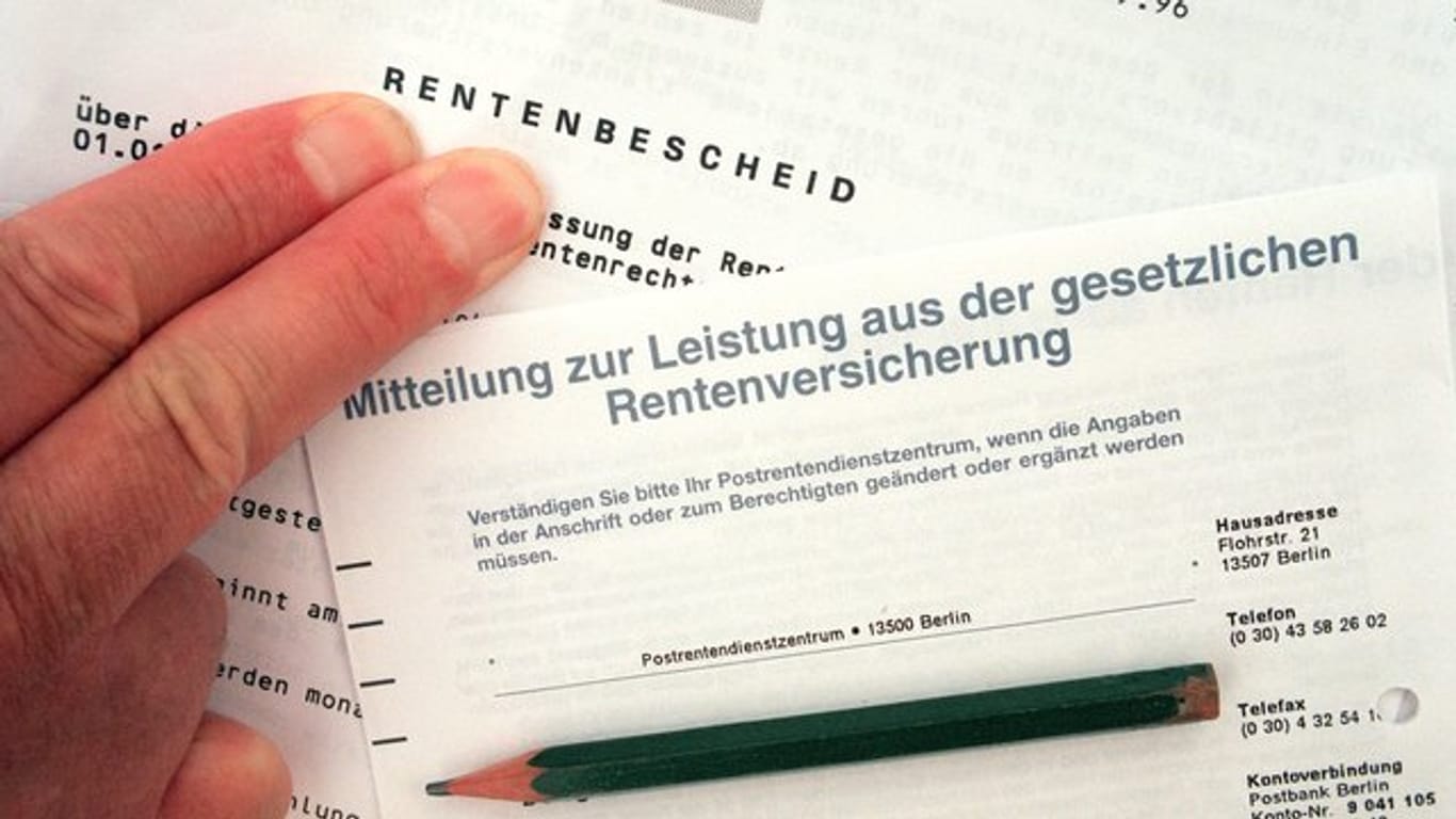 Arbeitsminister Hubertus Heil und die SPD pochen darauf, dass vor Auszahlung des geplanten Aufschlags auf kleine Renten nicht geprüft wird, ob die Betroffenen wirklich bedürftig sind.