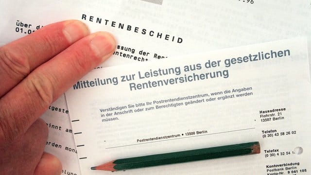 Arbeitsminister Hubertus Heil und die SPD pochen darauf, dass vor Auszahlung des geplanten Aufschlags auf kleine Renten nicht geprüft wird, ob die Betroffenen wirklich bedürftig sind.