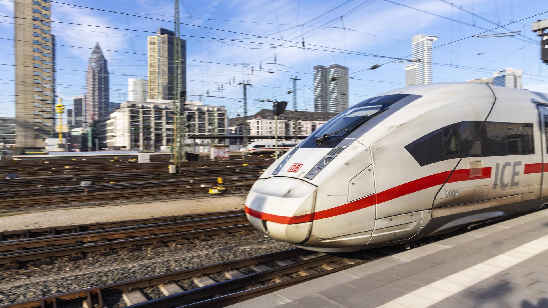 ICE 4 in Frankfurt: Der neue ICE hat mehr Sitzplätze als seine Vorgänger.