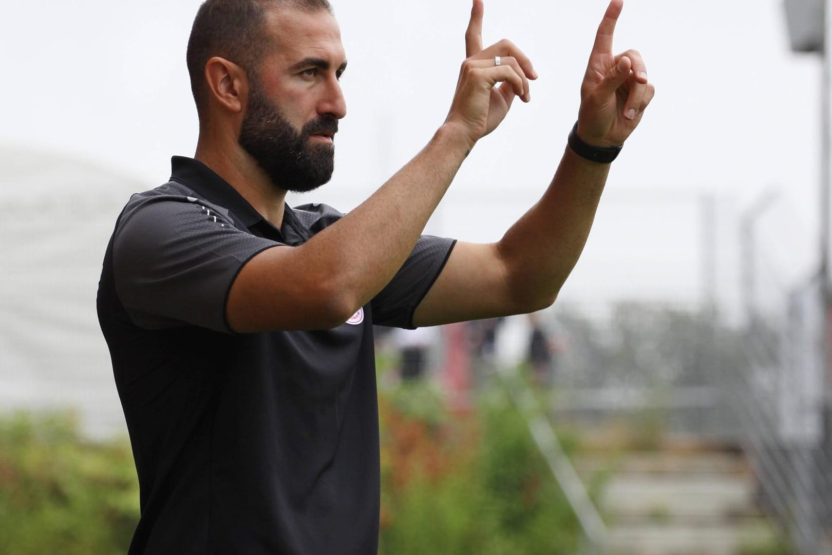 Coach Daniyel Cimen: Am Nachmittag trifft sein Team FC Gießen auf die Eintracht Frankfurt.