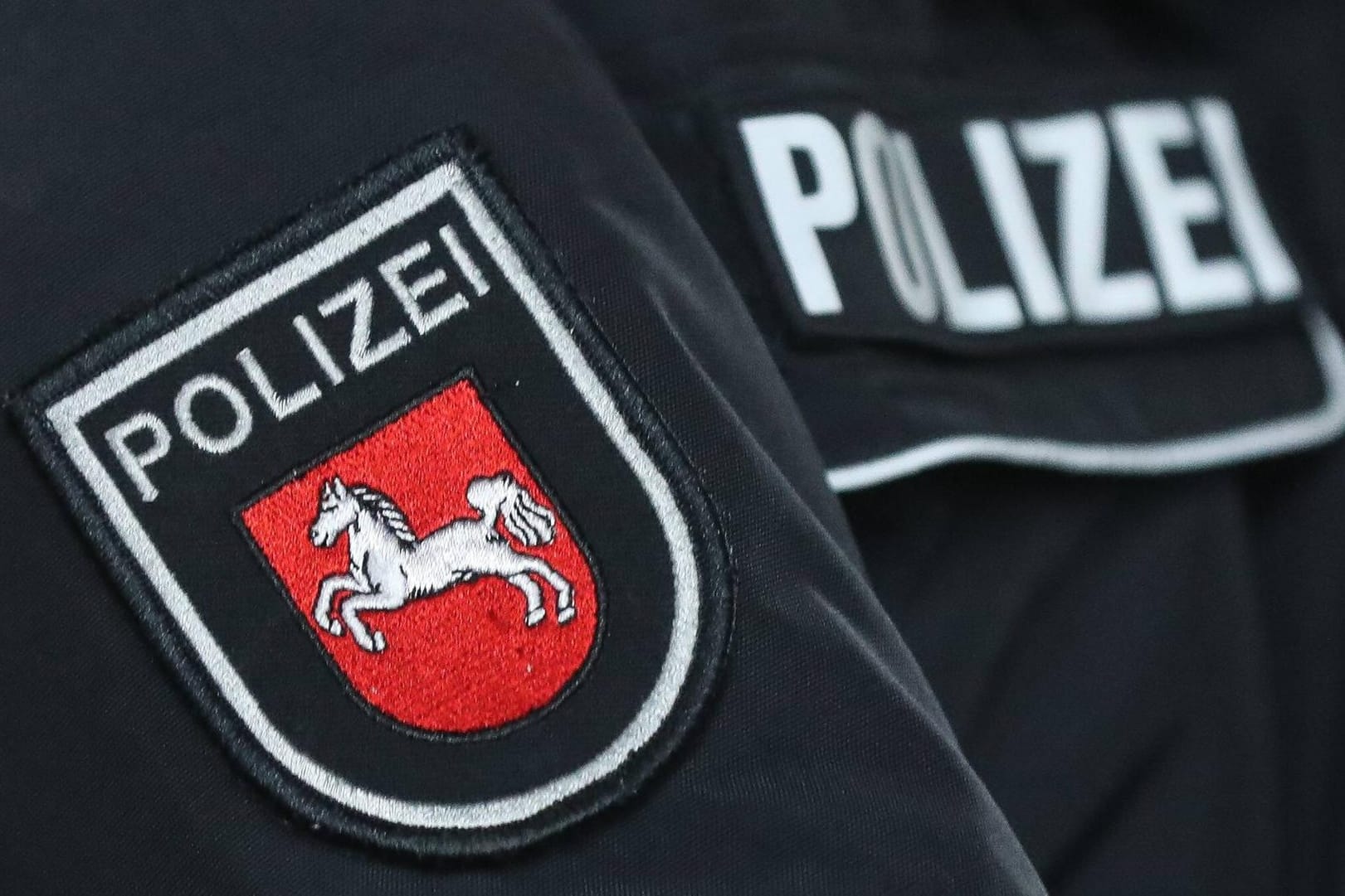 Niedersächsische Polizei: Den Beamten wurde mitgeteilt, dass ein 13-Jähriger eine Auto mit Anhänger fuhr. (Symbolbild)