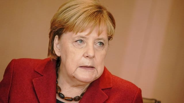 Kanzlerin Merkel kommt beim ARD-"Deutschlandtrend" auf die besten Zufriedenheitswerte (53 Prozent). Kanzlerin Merkel kommt beim ARD-"Deutschlandtrend" auf die besten Zufriedenheitswerte (53 Prozent).