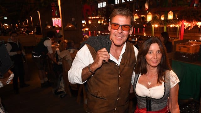 Sascha Hehn und seine Lebensgefährtin Gloria Krass beim Oktoberfest.