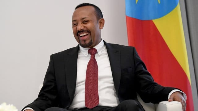 Äthiopiens Ministerpräsident Abiy Ahmed ist es gelungen, nach Jahren des Konflikts Frieden mit Nachbar Eritrea zu schließen. Äthiopiens Ministerpräsident Abiy Ahmed ist es gelungen, nach Jahren des Konflikts Frieden mit Nachbar Eritrea zu schließen.