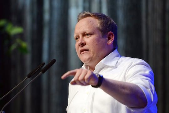 Tilman Kuban, Bundesvorsitzender der Jungen Union, begrüßt die Delegierten zum Auftakt des JU-Deutschlandtags.