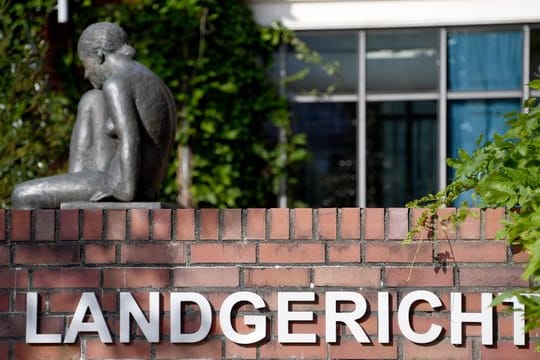 Blick auf das Gebäude des Landgerichtes Itzehoe.