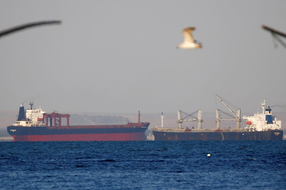 Archivbild: Schiffe fahren vom Golf von Sues in Richtung Rotes Meer.