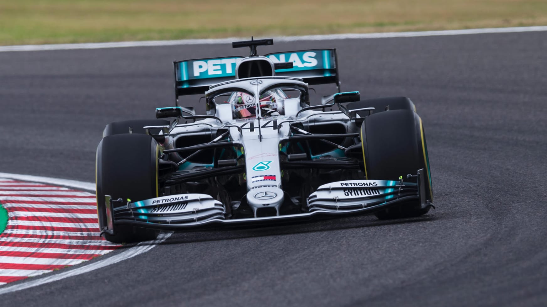 Lewis Hamilton zeigte im Training von Suzuka gute Leistungen.
