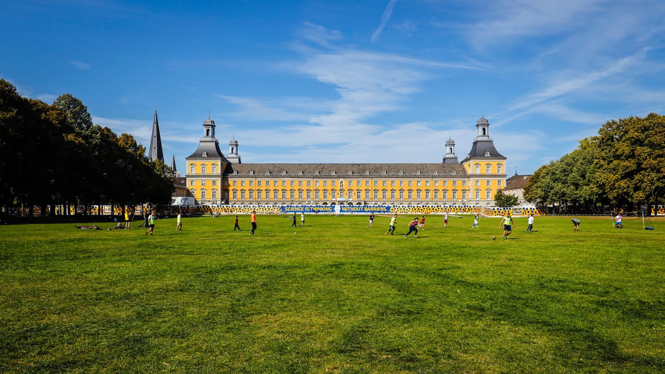 Hofgarten der Universität Bonn: In einem anonymen Brief werden schwere Vorwürfe gegen Studenten der Fachschaft Medizin erhoben.