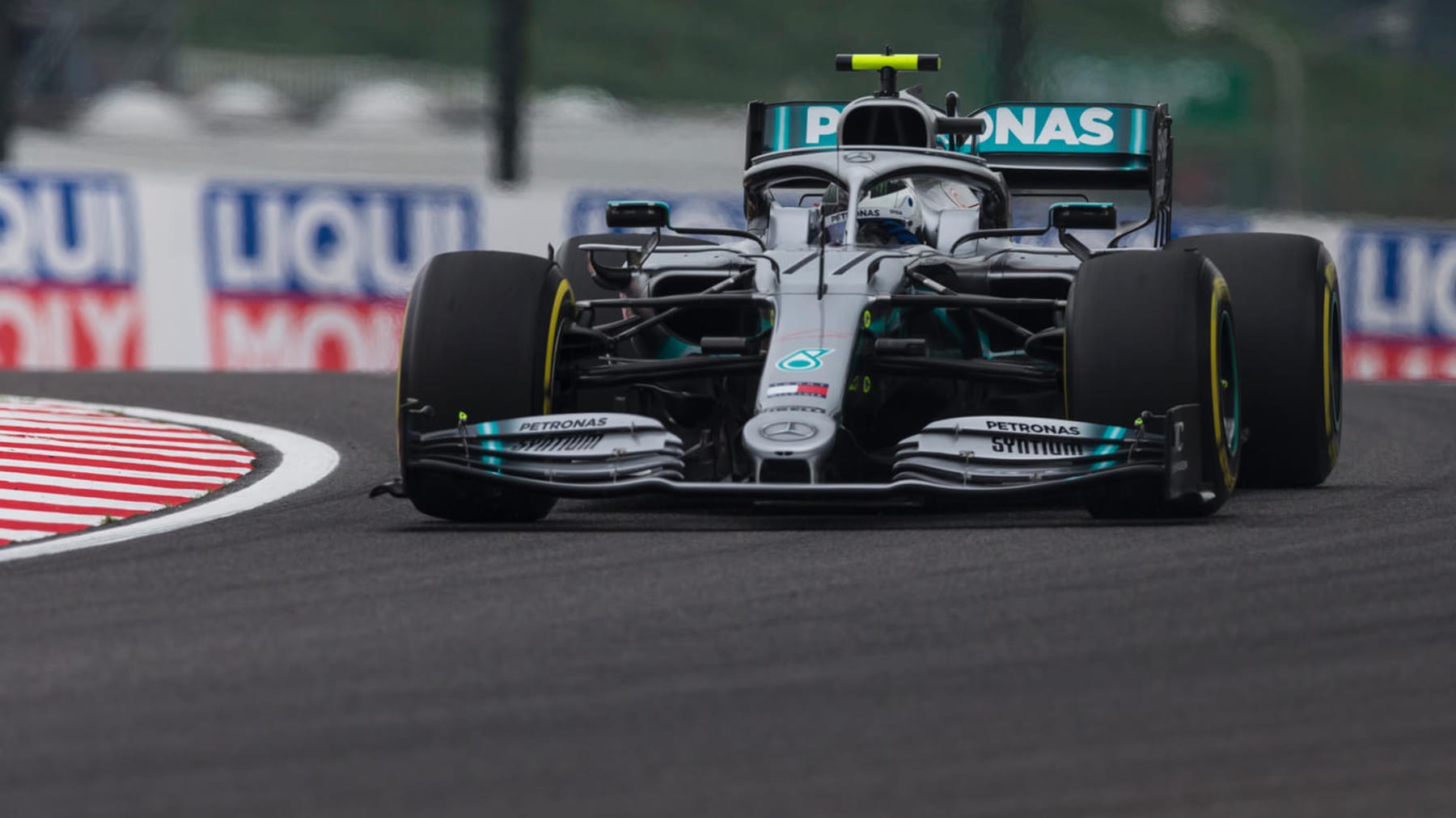 Formel 1 in Japan Mercedes dominiert Training