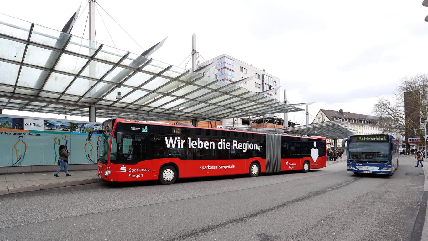 Der Zentrale Omnibusbahnhof in Siegen: Ein Linienbusfahrer wurde von der Polizei mit Drogen erwischt. (Archivbild)