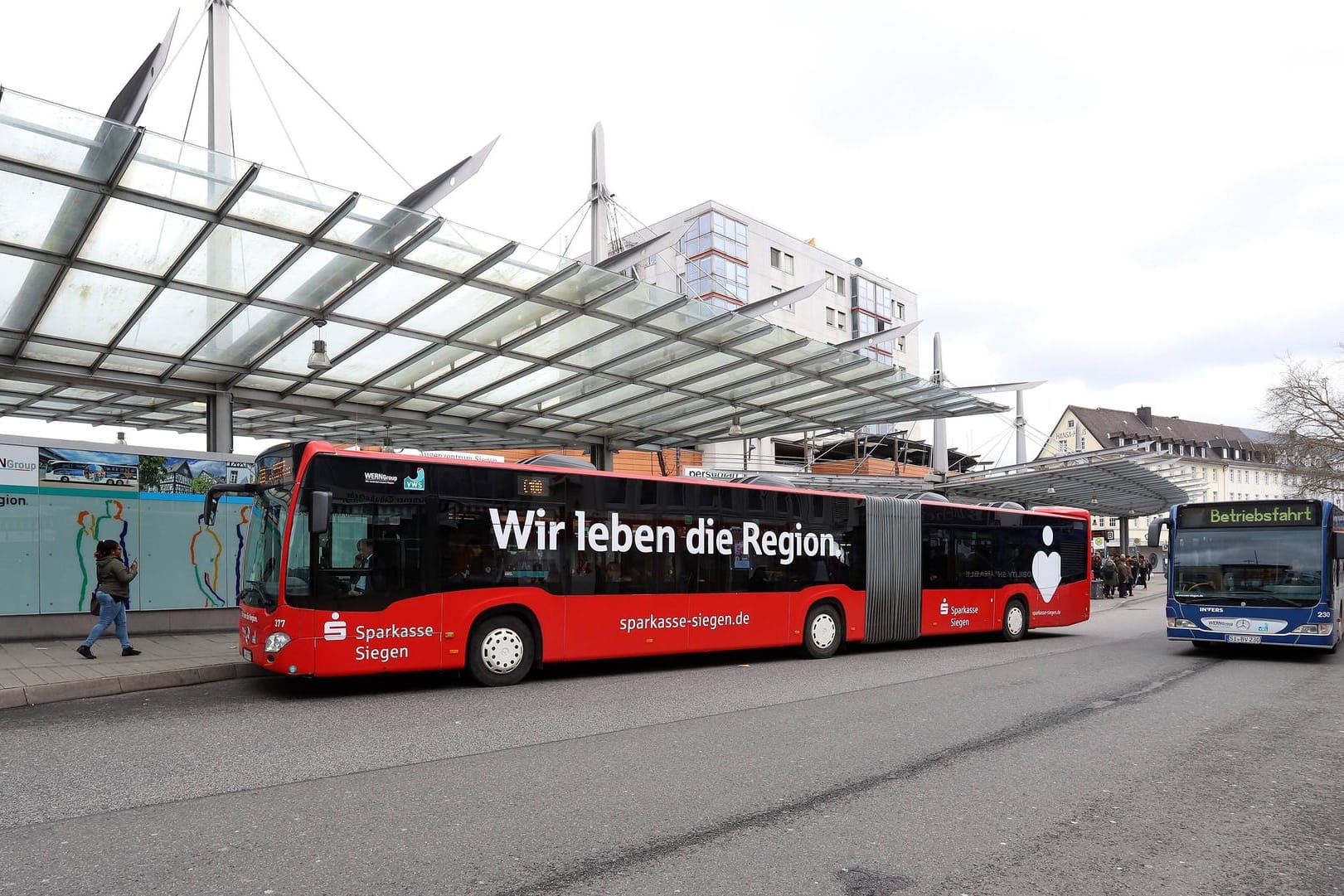 Der Zentrale Omnibusbahnhof in Siegen: Ein Linienbusfahrer wurde von der Polizei mit Drogen erwischt. (Archivbild)