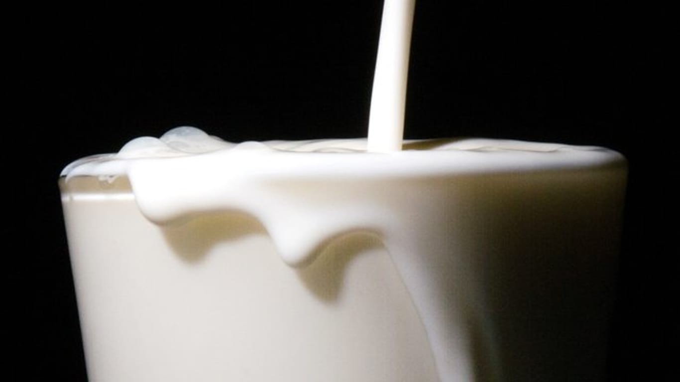 Das Deutsche Milchkontor (DMK) und das Unternehmen Fude + Serrahn haben den Artikel "Frische Fettarme Milch 1,5 % Fett" im Ein-Liter-Pack zurückgerufen.