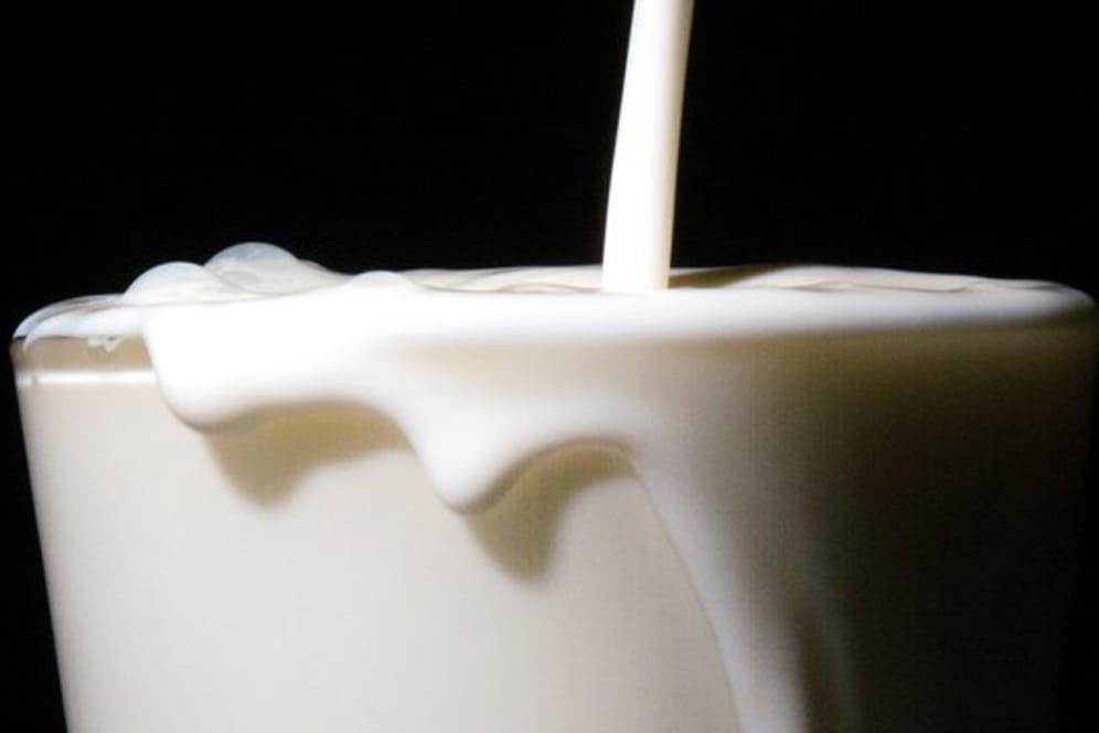 Das Deutsche Milchkontor (DMK) und das Unternehmen Fude + Serrahn haben den Artikel "Frische Fettarme Milch 1,5 % Fett" im Ein-Liter-Pack zurückgerufen.
