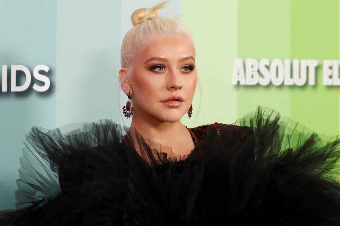 Christina Aguilera: Die Sängerin hat sich für die Gala eine besonders pompöse Robe ausgesucht.