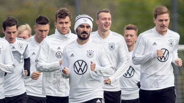 Zurück im DFB-Training: Ilkay Gündogan (M).