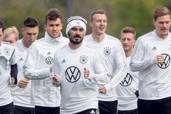 Zurück im DFB-Training: Ilkay Gündogan (M).
