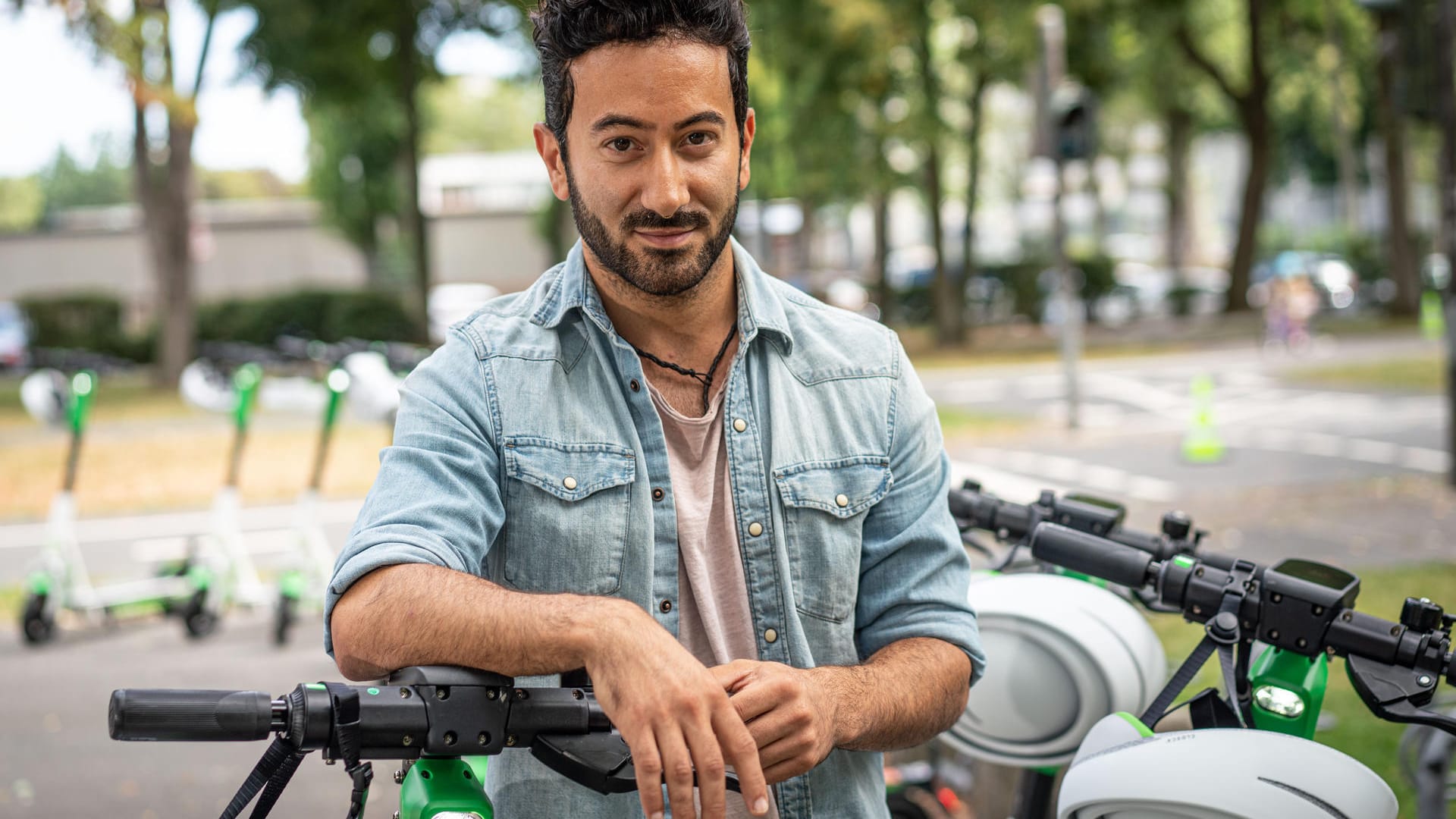 Lime-Deutschlandchef Jashar Seyfi: Wo sollen denn E-Tretroller hin, wenn nicht auf den Gehweg?