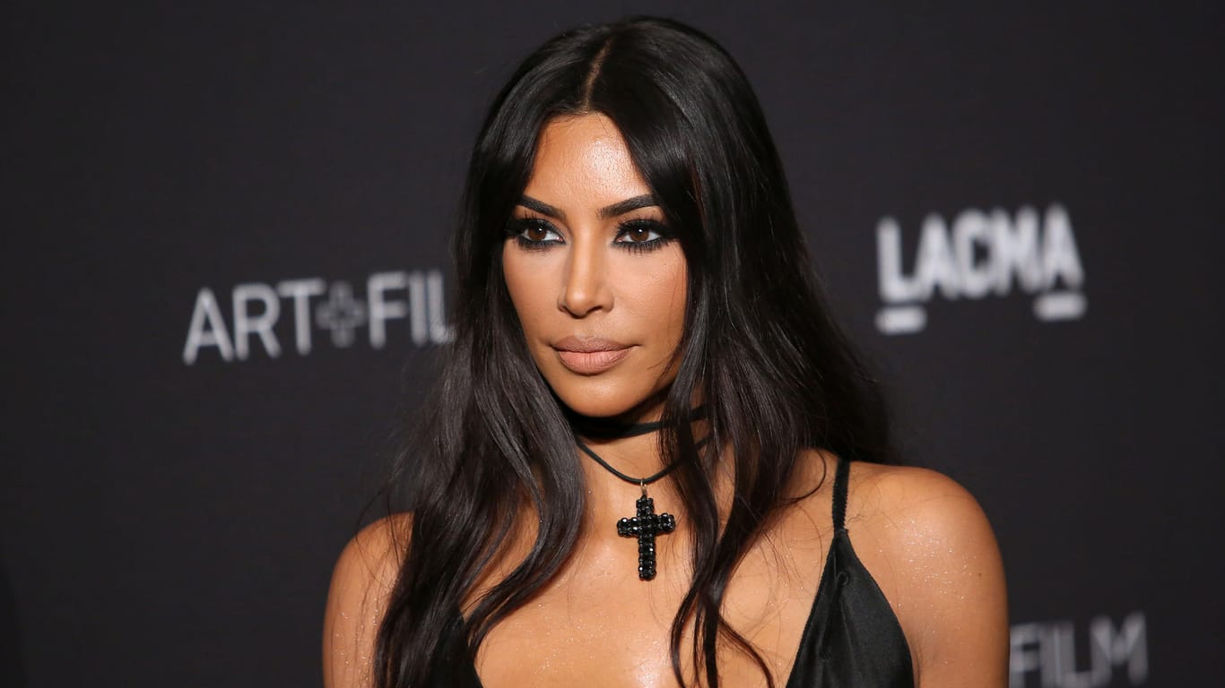 Kim Kardashian: Der Reality-Star hat sich und ihre Kinder in Armenien taufen lassen. Anfang der Woche reiste die Unternehmerin in das Land ihrer Vorfahren.