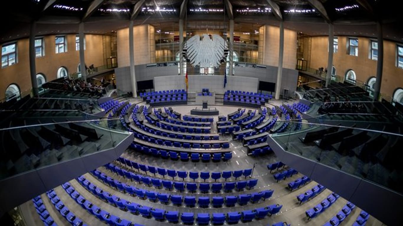Wegen zahlreicher Überhang- und Ausgleichsmandate sitzen seit der letzten Bundestagswahl 709 Abgeordnete im Parlament - so viele wie nie zuvor.