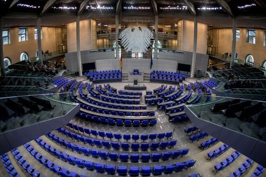 Wegen zahlreicher Überhang- und Ausgleichsmandate sitzen seit der letzten Bundestagswahl 709 Abgeordnete im Parlament - so viele wie nie zuvor.