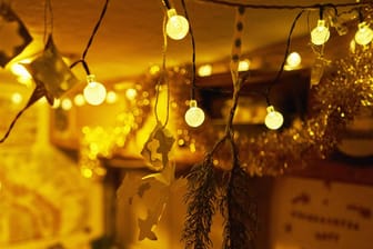 Weihnachtliche Dekoration: Der Arbeitgeber muss dem Wunsch nach Urlaub an Weihnachten oder Silvester nicht entsprechen.