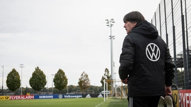 Auf nach Tallinn! Bundestrainer Joachim Löw trifft mit seinem Team in der EM-Qualifikation auf Estland.