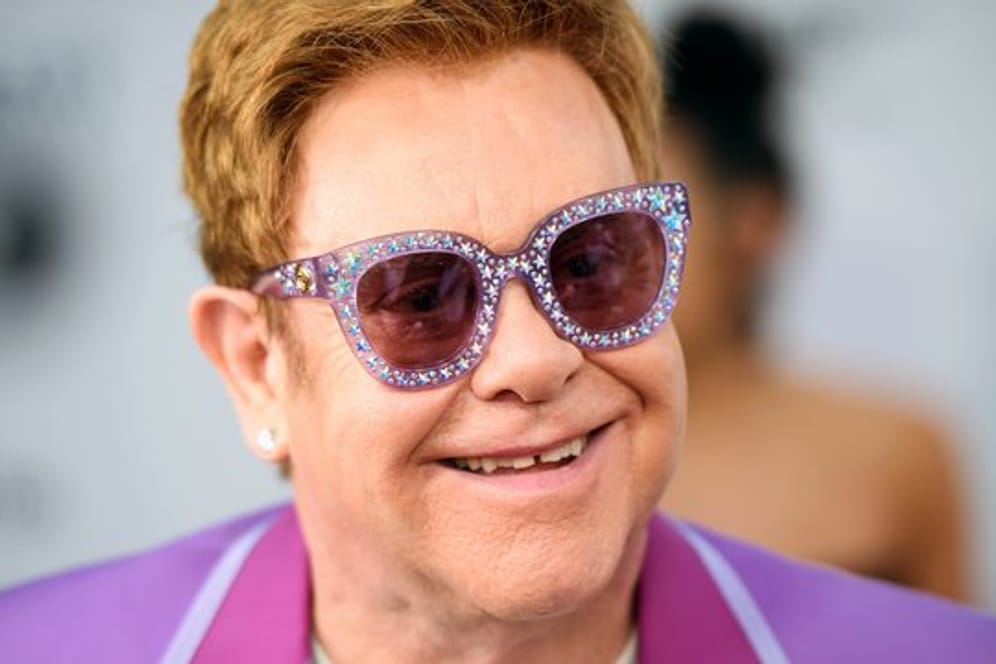 Elton John glaubt, ein Geist bewohne seine Villa in Windsor.